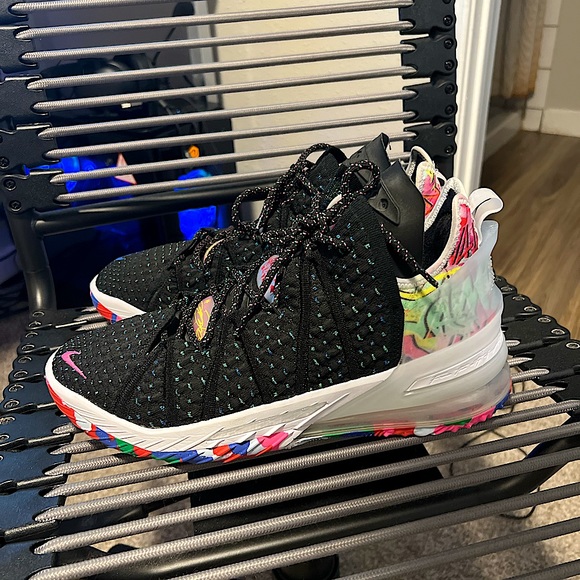 Lebron 18 Multicolor - Picture 1 of 3